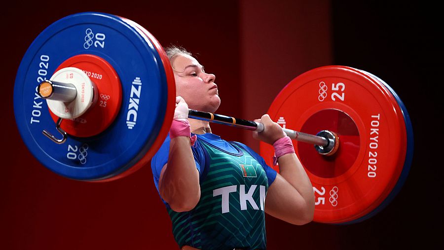 La halterófila logró la primera medalla de Turkmenistán en -59kg tras levantar un total de 217 kilos
