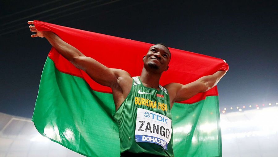  Hugues Fabrice Zango consigue la primera medalla olímpica para Burkina Faso al saltar 17,47 metros