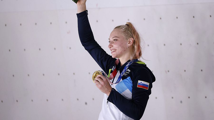 Janja Garnbret se ha llevado el primer Oro en Escalada Deportiva combinada femenina en Tokyo 2020
