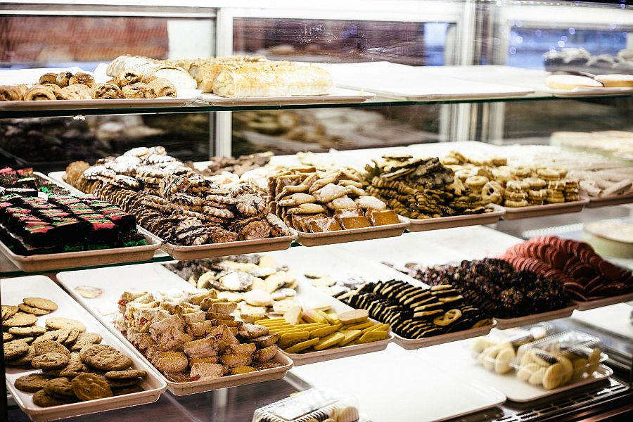 Dulces y galletas en una pastelería