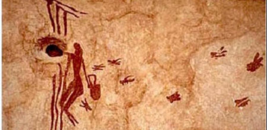 Recreación de la pintura rupestre 'Recolectora de miel' en las Cuevas de la Araña, Bicorp (Valencia)