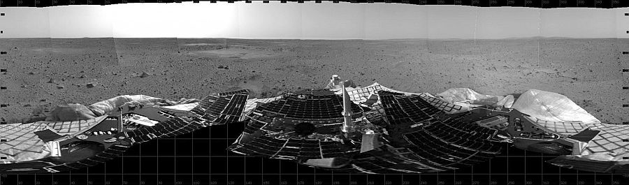 Vista panorámica de 360 grados del rover Spirit en la superficie de Marte, el 4 de enero de 2004