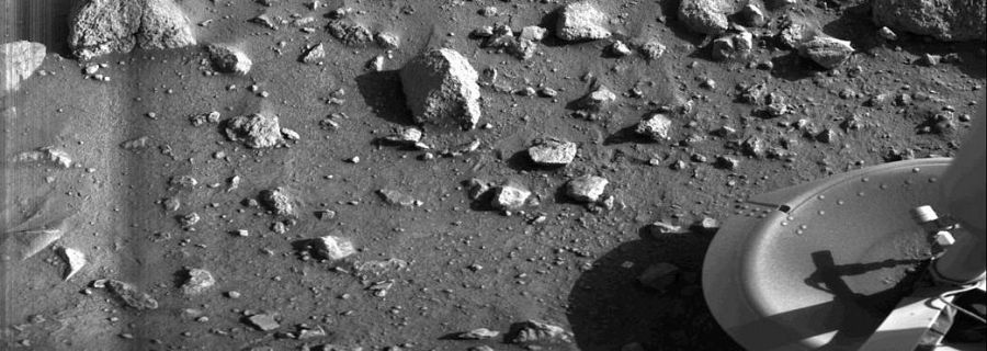Imagen tomada por el módulo de aterrizaje Viking 1 poco después de aterrizar en Marte.Es la primera fotografía tomada desde la superficie de Marte.