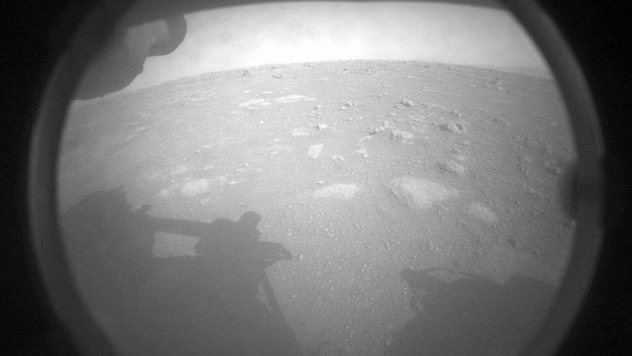 Imagen tomada por el rover Perseverance de la superficie de Marte