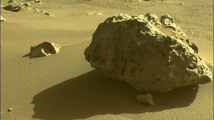 Imagen de roca en Marte tomada por el Perseverance el 18 de mayo de 2021. 