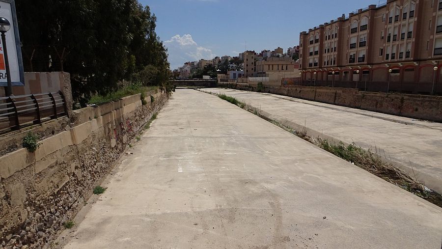 El Río de Oro a su paso por Melilla, encauzado entre hormigón