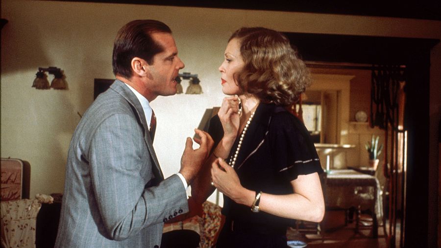 Jack Nicholson como el detective Jake Gittes, Faye Dunaway como EvelynCross Mulwray