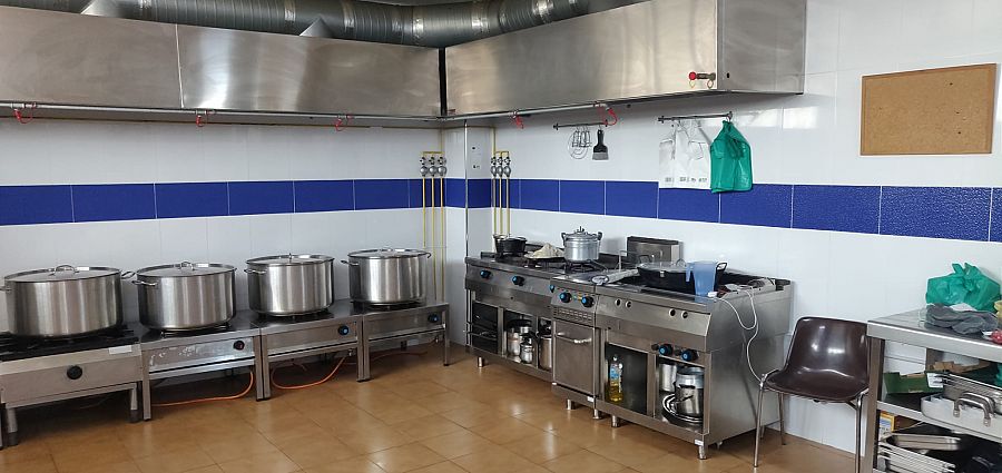 Vista de las cocinas de la ONG Luna Blanca.