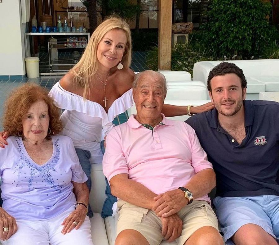 Ana Obregón junto a sus padres y su hijo Aless