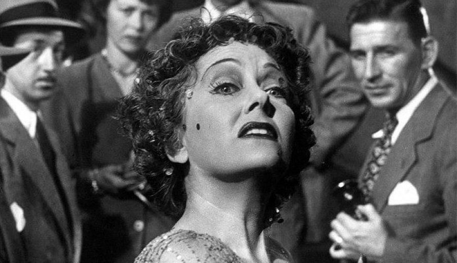 Gloria Swanson es Norma Desmond