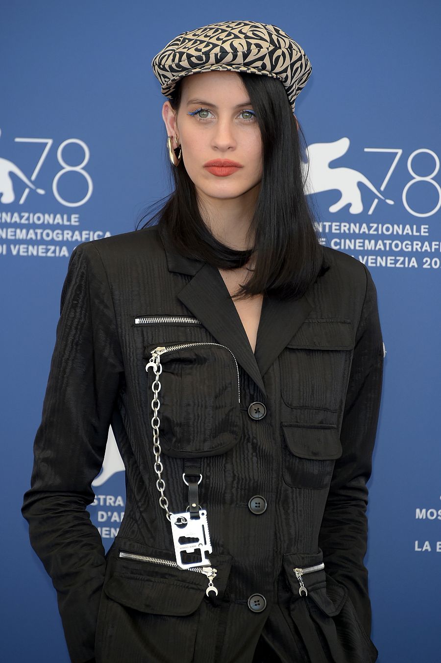 Milena Smit en el photocall de 'Madres paralelas' en Venecia