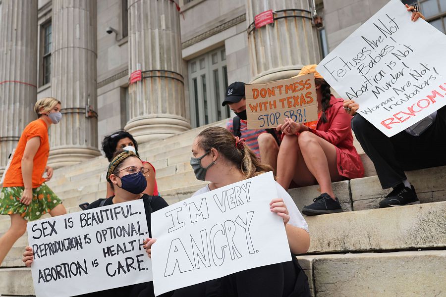 Manifestación por los derechos al aborto en el Brooklyn Borough Hall de Nueva York