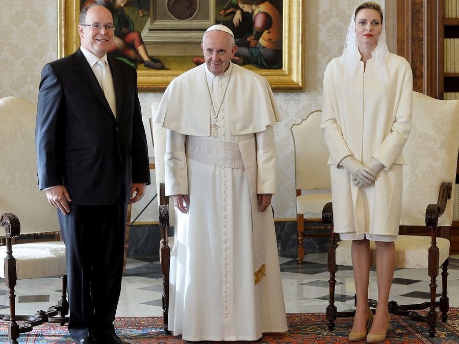 Vaticano: solo 6 mujeres pueden vestir de blanco ante el Papa