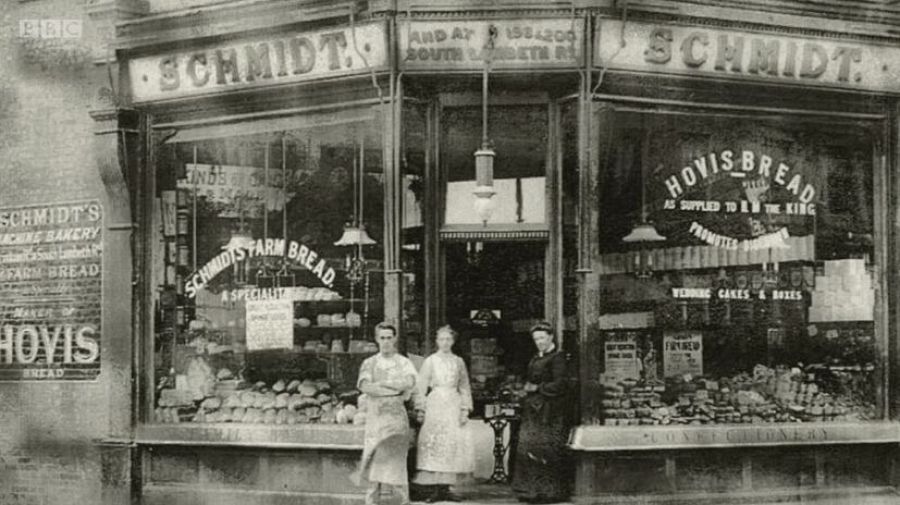 Exterior de una tienda de alimentación victoriana.