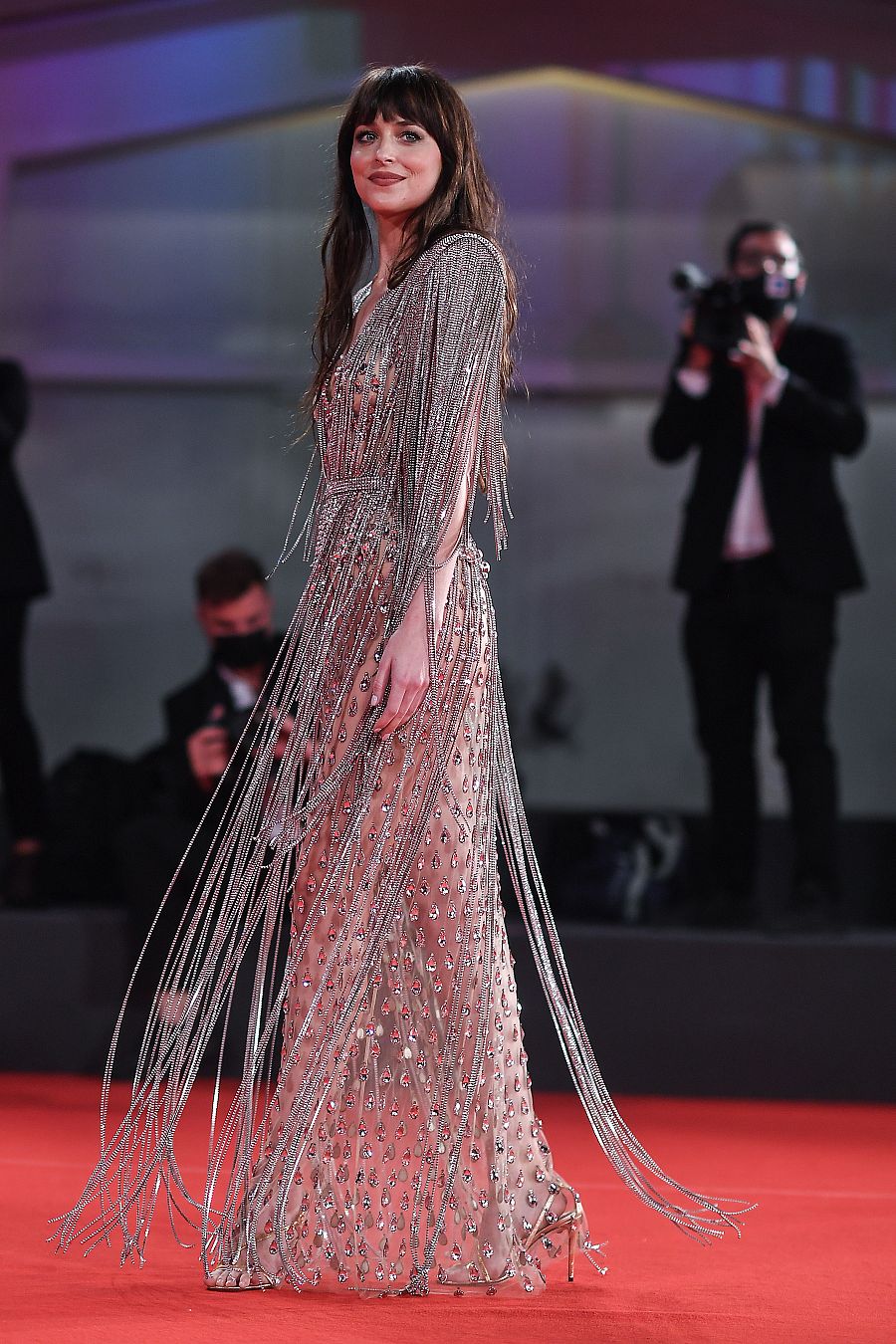 Dakota Johnson en la alfombra roja de Venecia