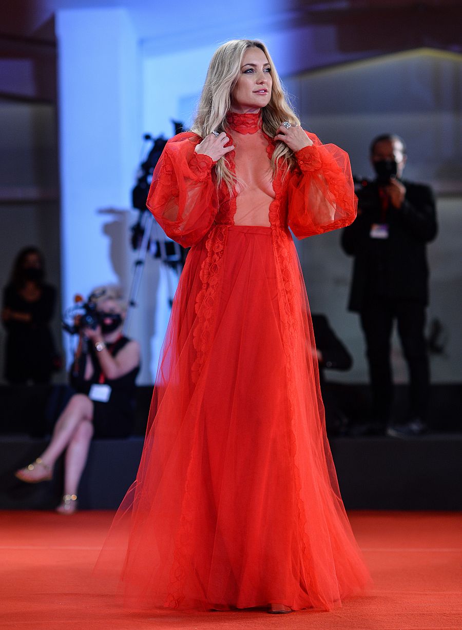 Kate Hudson en la alfombra roja de Venecia