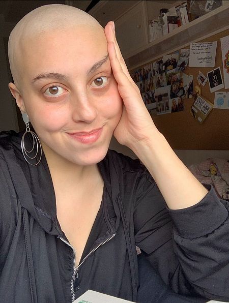 Cristina Álvarez, en una foto que ella misma se hizo durante el tratamiento del cáncer.