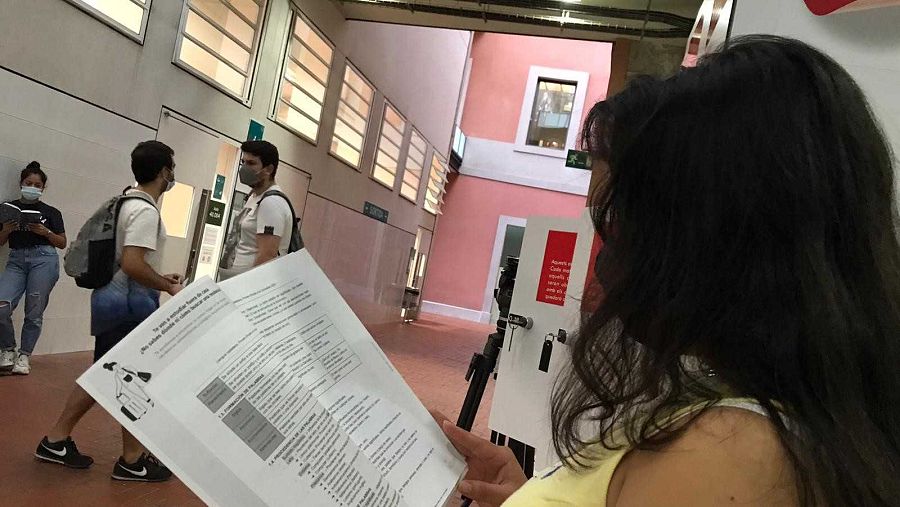 Una estudiant abans de començar les proves de Selectivitat al Campus de la UPF