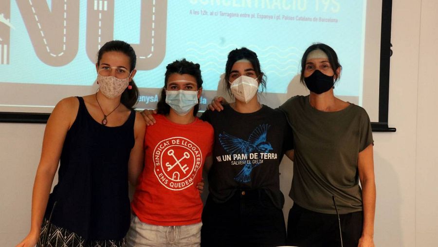 Les portaveus de les entitats convocants de la manifestació contra l'ampliació de l'aeroport del Prat el 19 de setembre | ACN