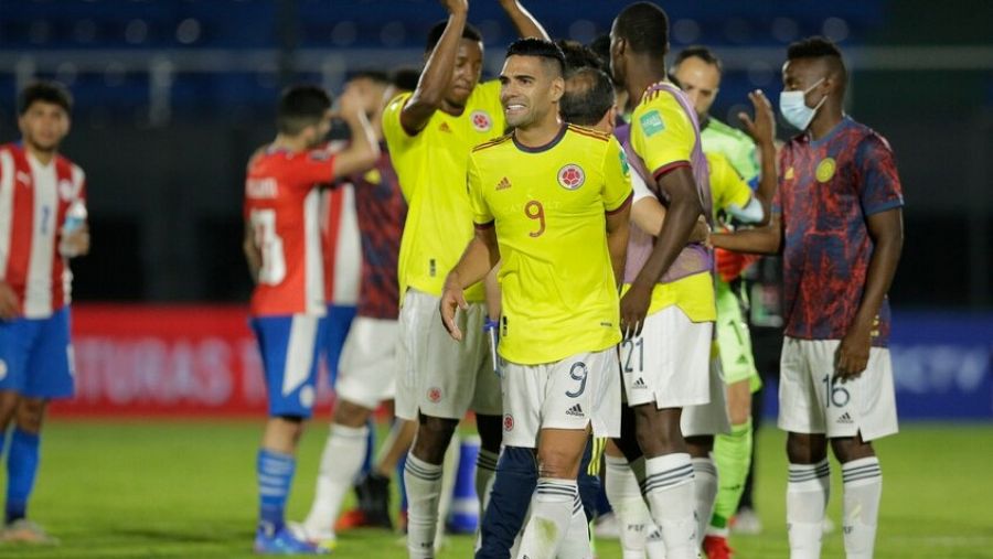 Falcao, en el centro, sonríe tras jugar un partido con la selección colombiana en Asunción este fin de semana