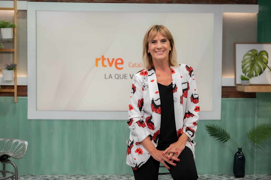 Gemma Nierga al plató del Cafè d'idees