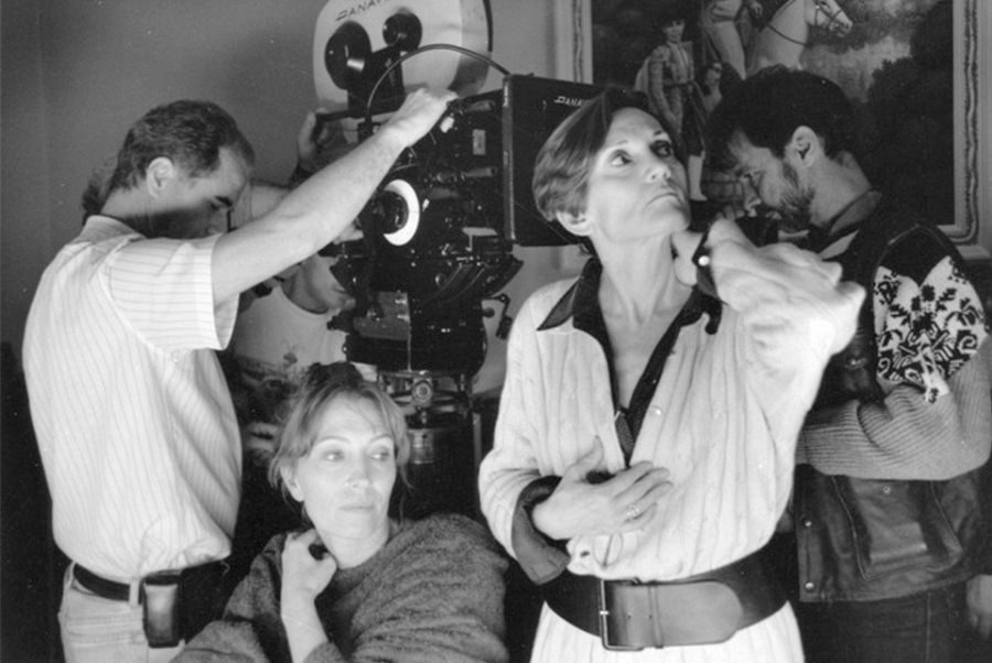 Pilar Miró durante el rodaje de 'Gary Cooper que estás en los cielos'