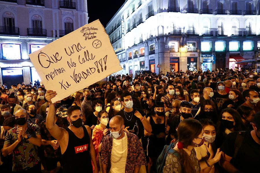 Activistas LGTBI se manifiestan contra a las agresiones homófobas en Madrid