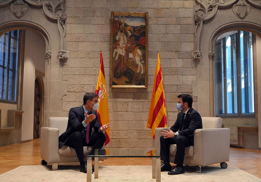 Pedro Sánchez y Pere Aragonès, reunidos en el Palau de la Generalitat