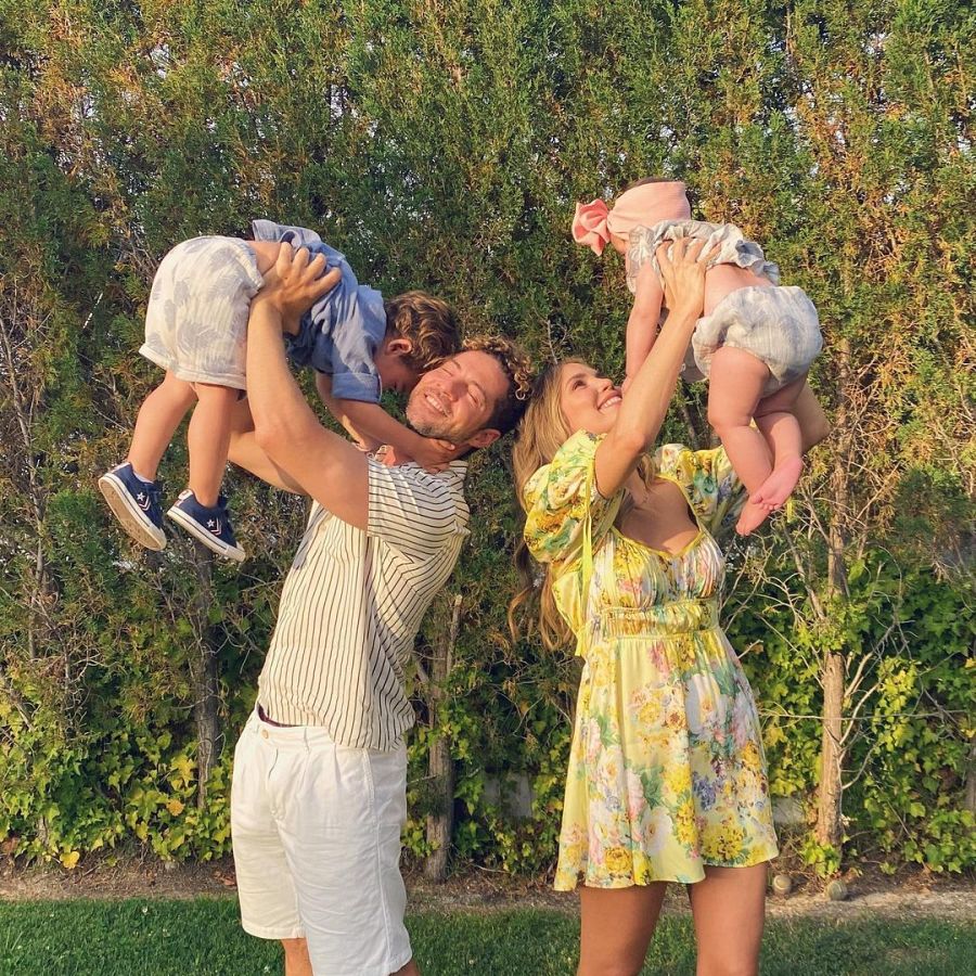 David Bisbal y Rosanna Zanetti con sus dos hijos