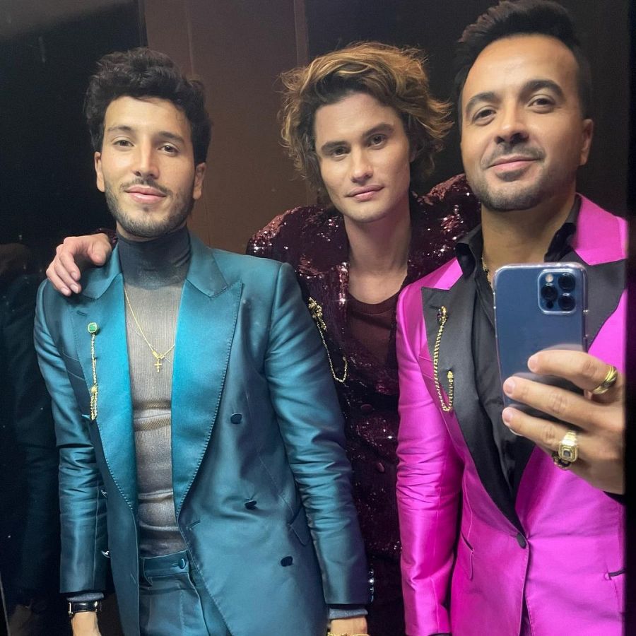 Sebastián Yatra, Chase Stokes y Luis Fonsi