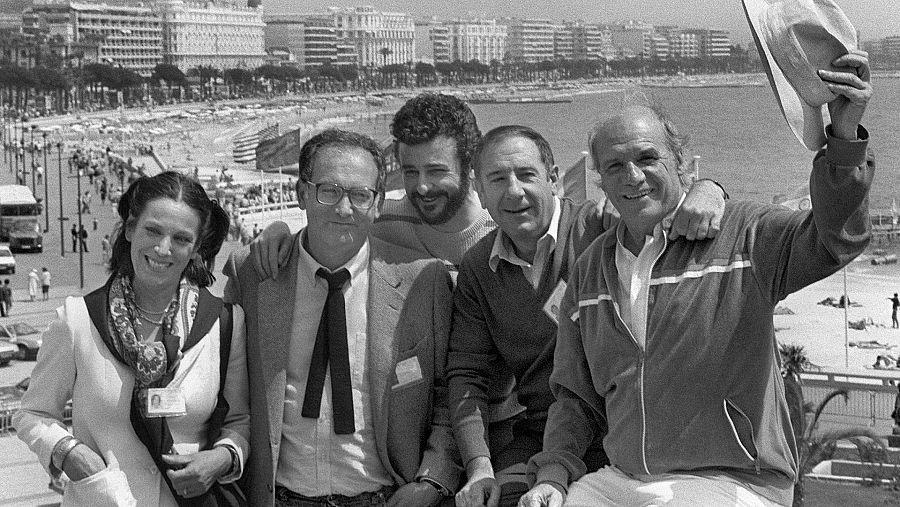 Mario Camus y los protagonistas de 'Los santos inocentes', durante la presentación de la película en el Festival de Cannes de 1984.