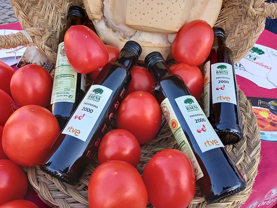Tomate pera y el aceite de oliva virgen extra denominación de origen de Baena
