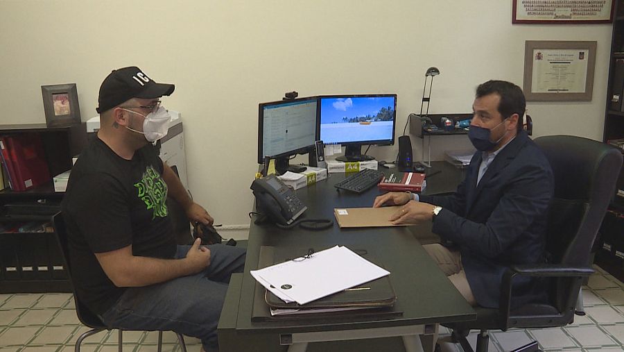 Enrique espera acabar con sus deudas, originadas por un aval a un negocio de un familiar.