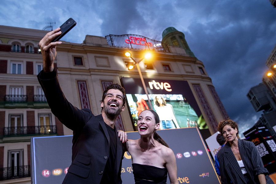 Miguel Ángel Muñoz y Elena Rivera en la presentación de 'Sequía' en la gala 'RTVE, la que quieres'