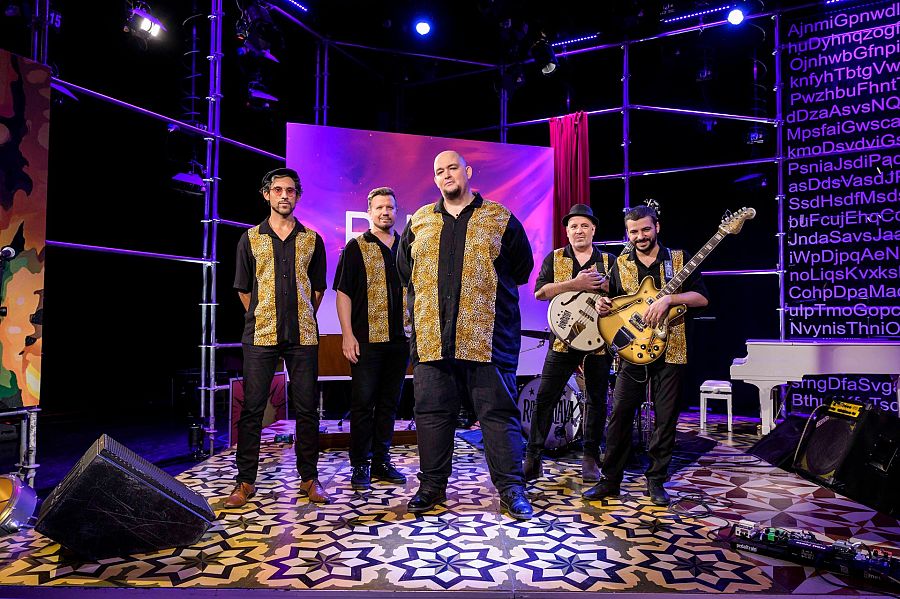 Els membres del grup Rambalaya al plató del programa