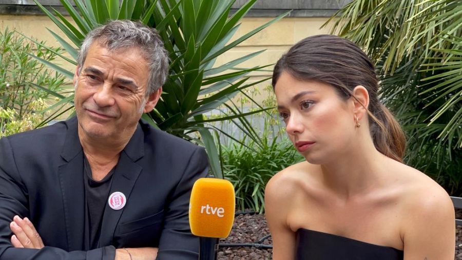 Eduard Fernández y Anna Castillo en la entrevista con RTVE Digital