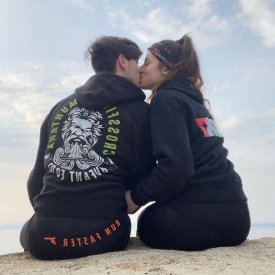 Dean Berta Viñales y Rebecca Ortolá, en bañador y bikini