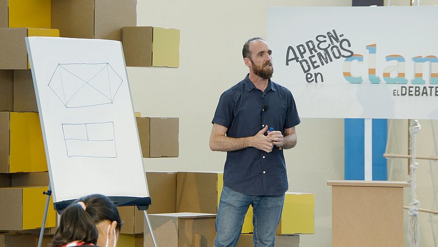 Aprendemos en Clan. El debate - Eduardo Sáenz de Cabezón, doctor en matemáticas, profesor en la Universidad de La Rioja, investigador y divulgador