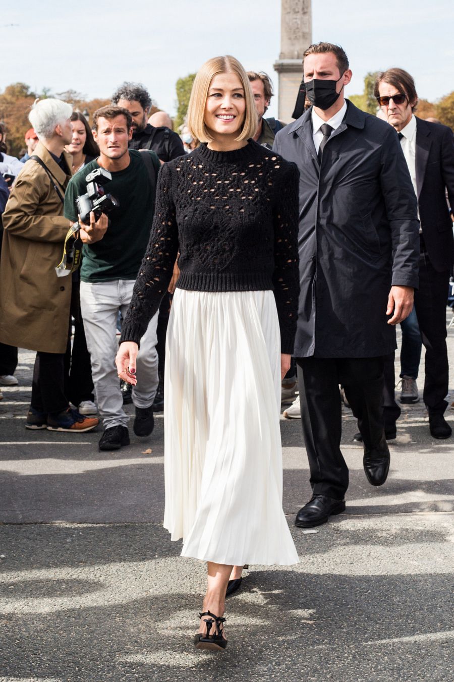 La actriz británica Rosamund Pike en el desfile de Dior