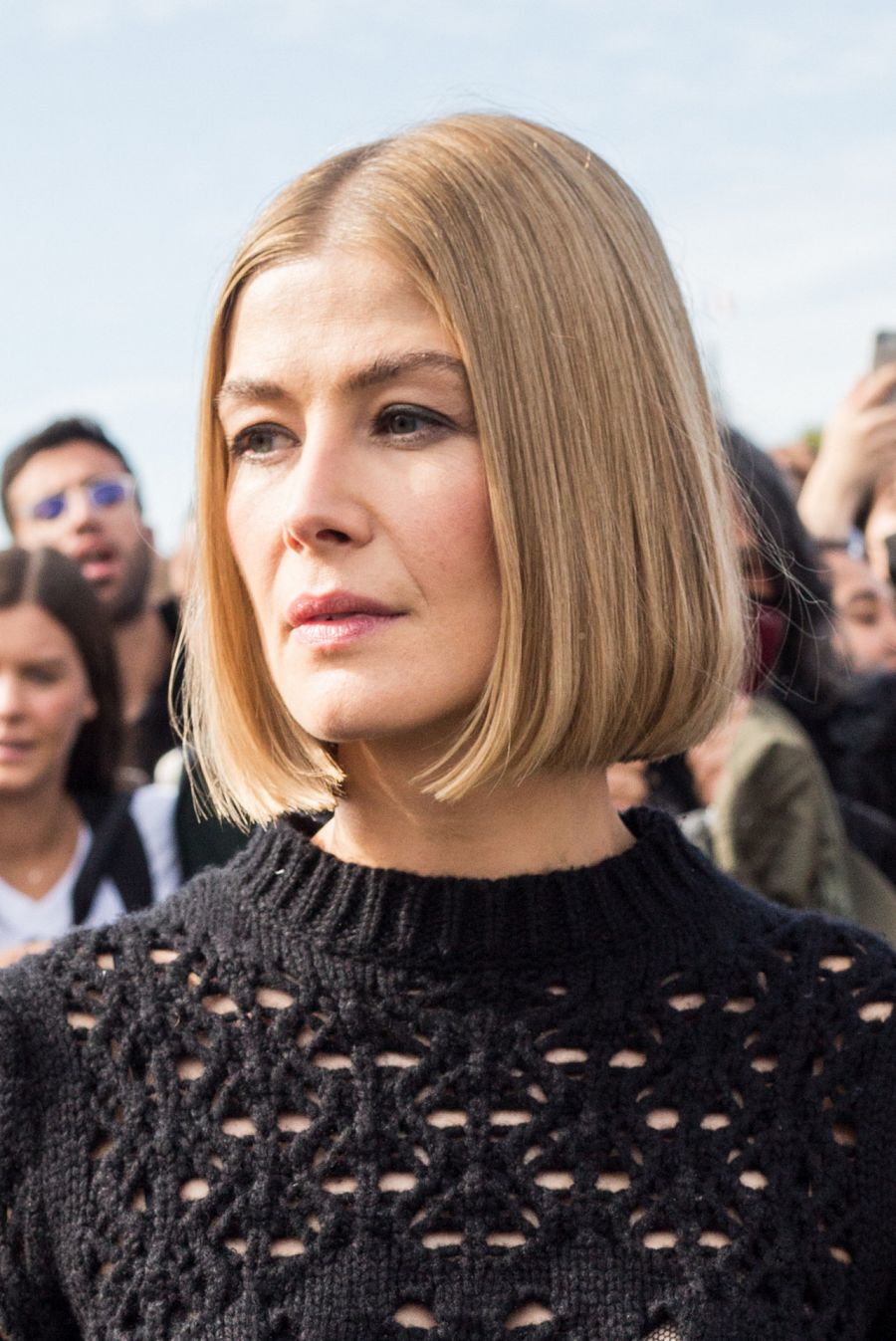 Rosamund Pike en el desfile de Dior en París