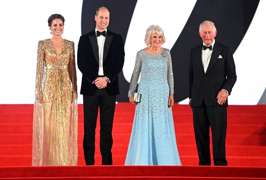 La familia real británica en la premiere de la película