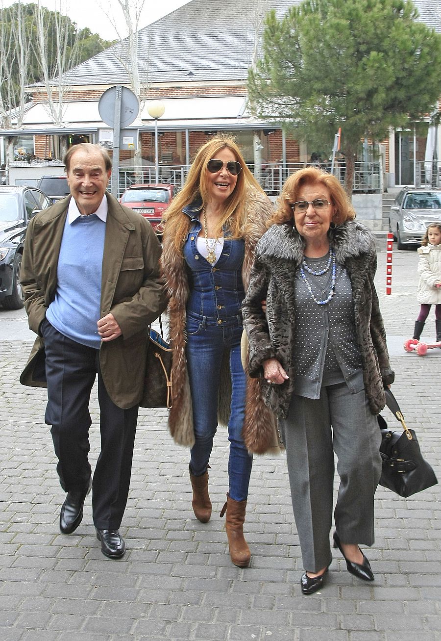 Ana Obregón con sus padres, Antonio García y Ana María Obregón