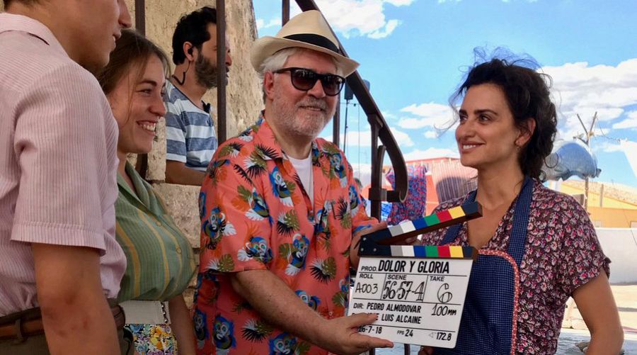 Almodóvar y Penélope Cruz en el rodaje de 'Dolor y gloria' (2019)