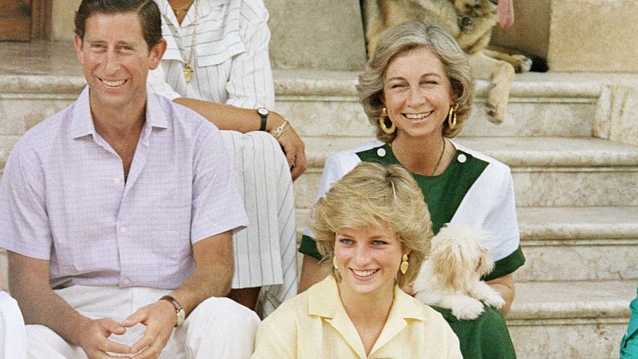 Lady Di y Carlos de Inglaterra en España junto a los reyes eméritos, Sofía y Juan Carlos I