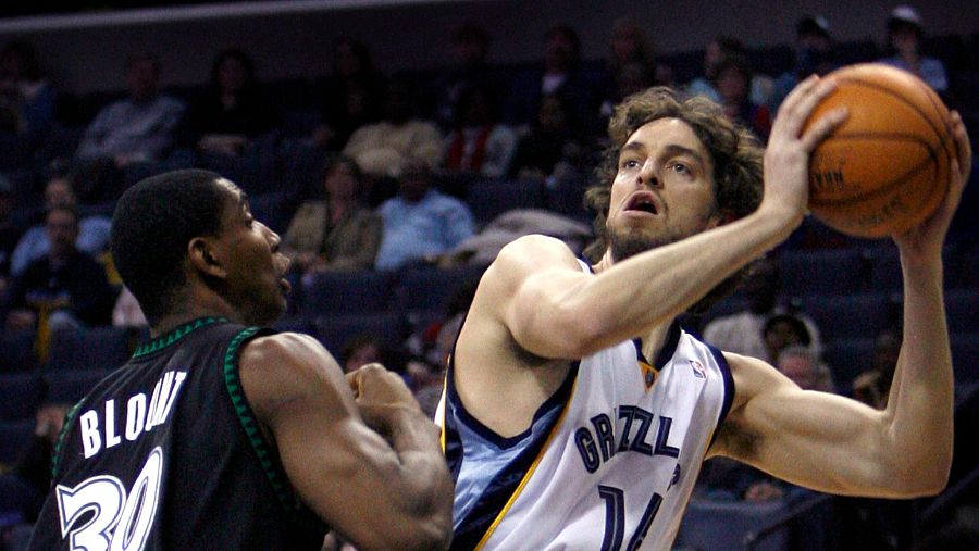 Pau, durante un partido con los Grizzlies