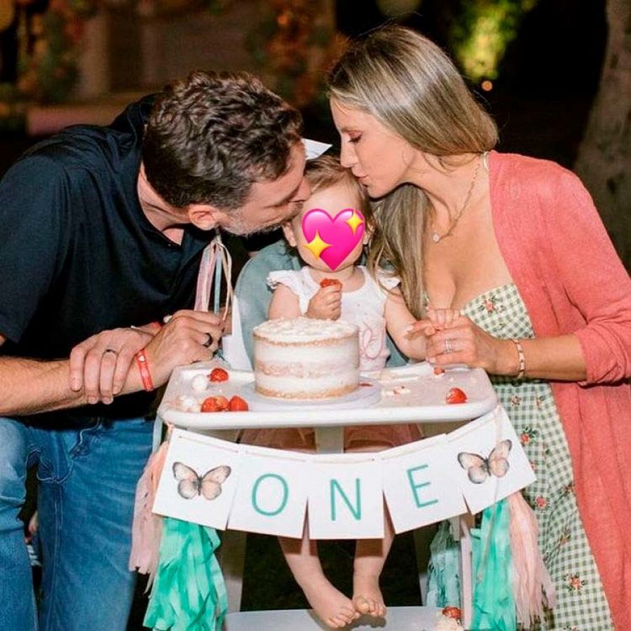 Pau Gasol y su esposa, Catherine McDonnell, celebran el primer cumpleaños de su hija, Elisabet Gianna