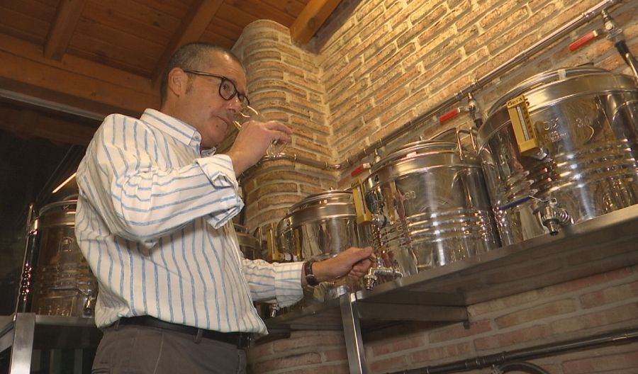 Emilio Rodríguez en el laboratorio de viticultura