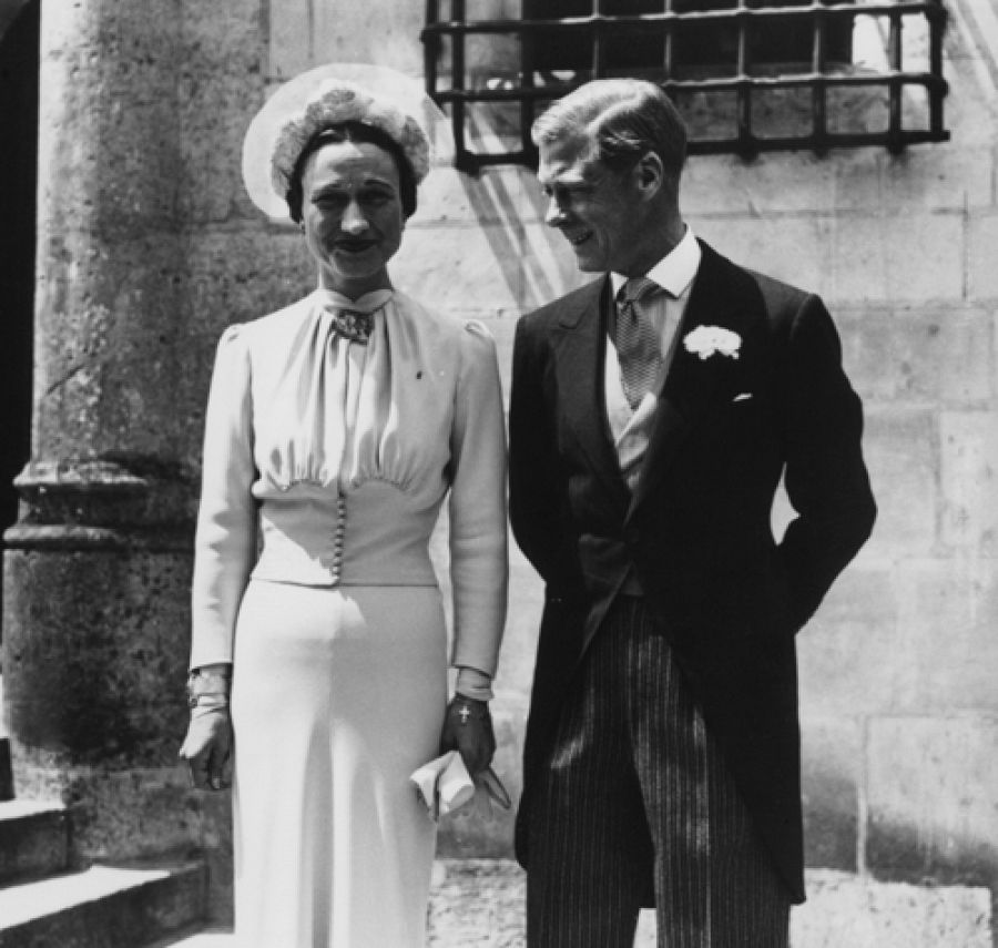 Wallis Simpson y el ex rey Eduardo VIII en una foto de su boda celebrada en el castillo francés de Candé