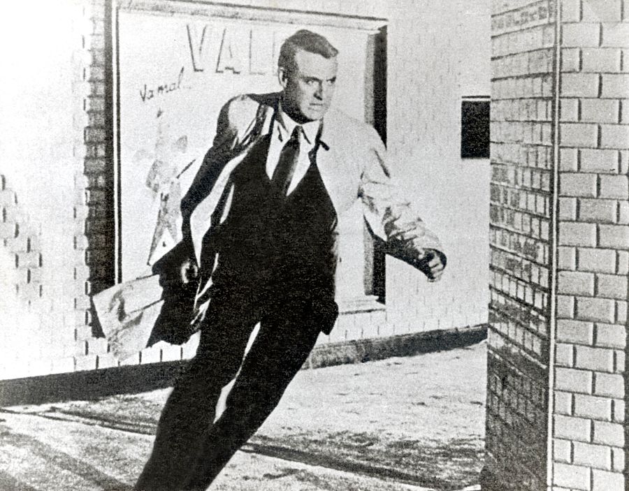 Corriendo tras Audrey, en Charada