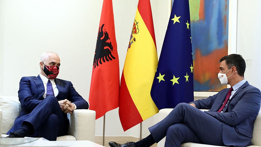 La Moncloa el 4 de octubre de 2021, el primer ministro español, Pedro Sánchez, se reúne con el primer ministro de Albania, Edi Rama, en el Palacio de La Moncloa en Madrid.